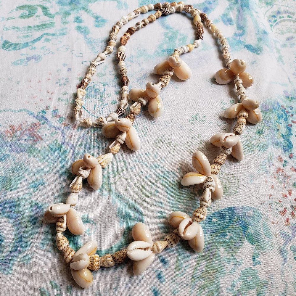 Tropical beach necklace w/ coffee bean trivia shel